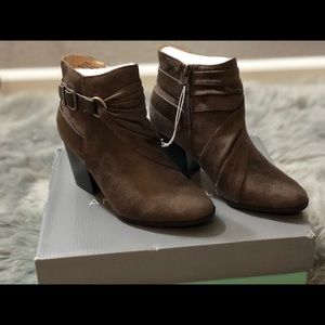 Andrew Geller Womens Kate Block Heel Dress Boots